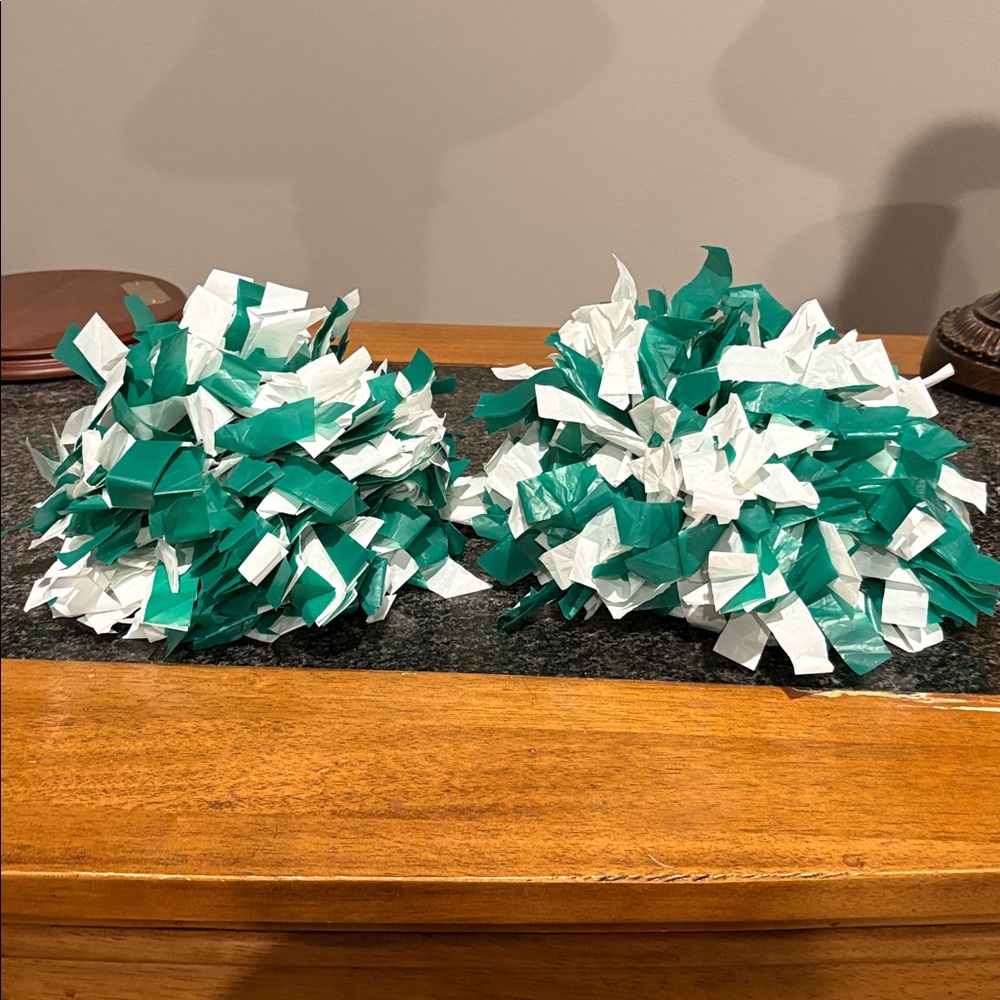 Chasse Green and White Pom Poms. W/ wristlet.